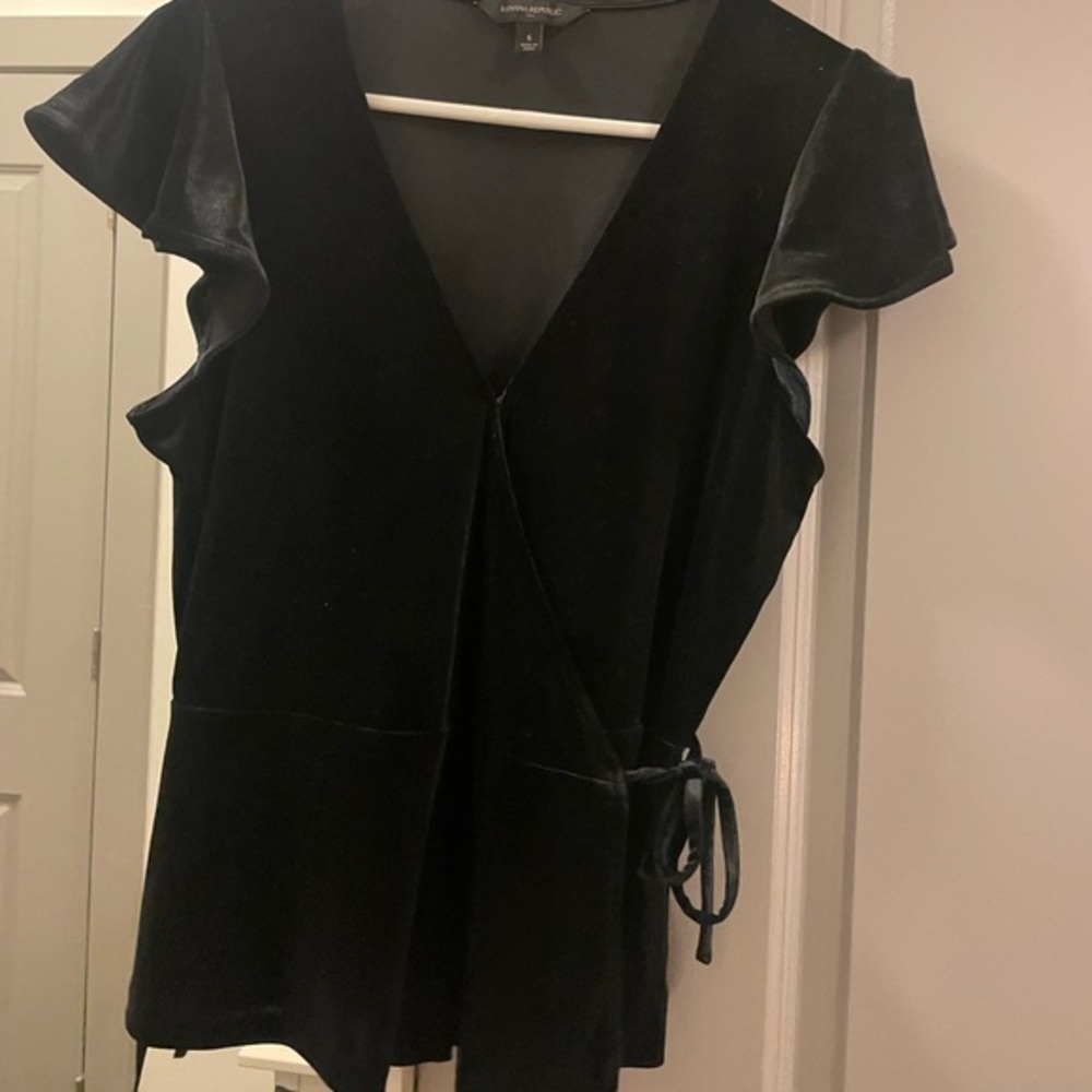 Banana Republic Black short sleeve wrap around blouse top